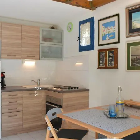 Maison Le Lavandou, 3 Pieces, 5 Personnes - Fr-1-251-265 *